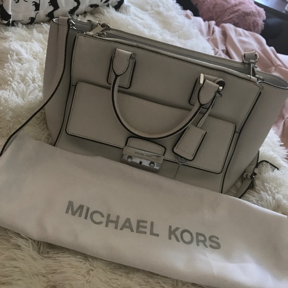 Michael Kors Bag with lots of zippers - Picture 7 of 8